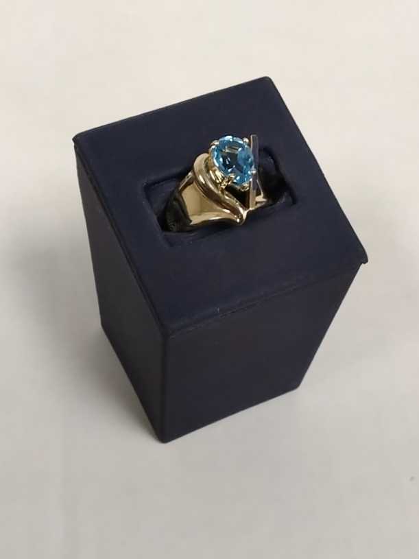 Women's Ring - Yellow Gold 14k (.585) 7.1 grams Size 7.5