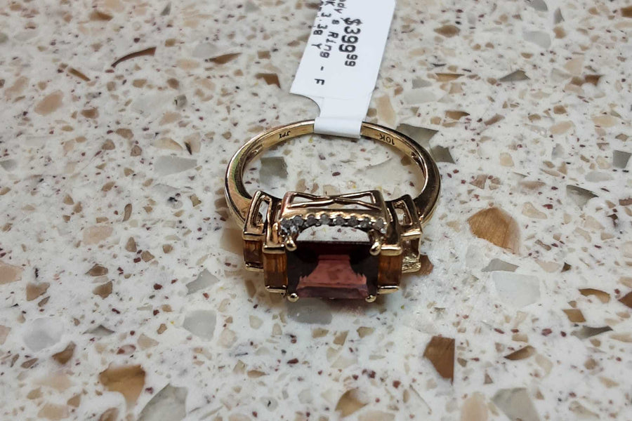 Women's Ring - Yellow Gold 10k (.417) 3.3 grams Size 7.5