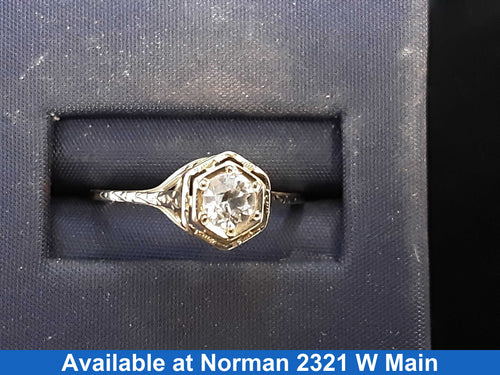 Women's Ring - White Gold 18k (.750) 1.8 grams Size 7