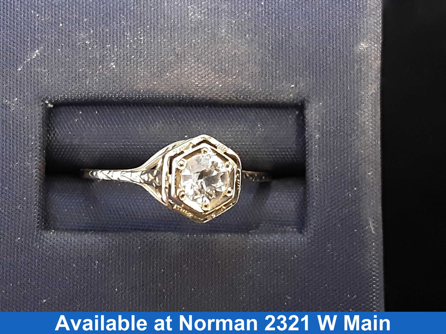 Women's Ring - White Gold 18k (.750) 1.8 grams Size 7