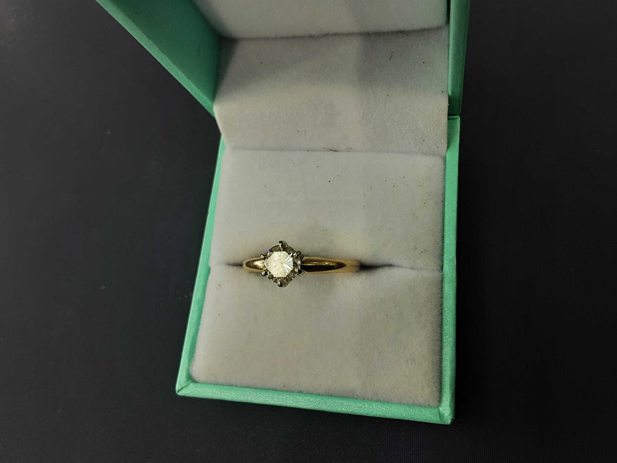 Women's Ring - Solitaire - Yellow Gold 14k (.585) 2.4 grams Size 8