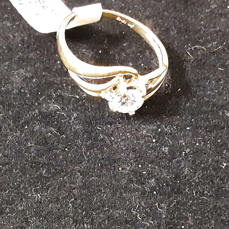 Women's Ring - Solitaire - Yellow Gold 10k (.417) 1.8 grams Size 7