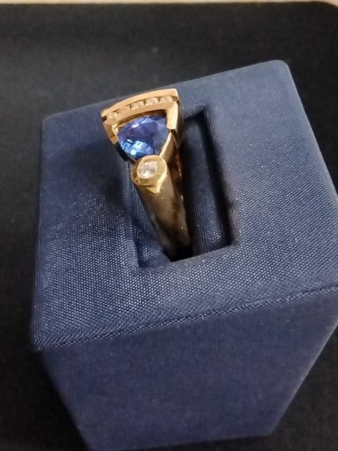 Women's Ring - Yellow Gold 18k (.750) 11 grams Size 20