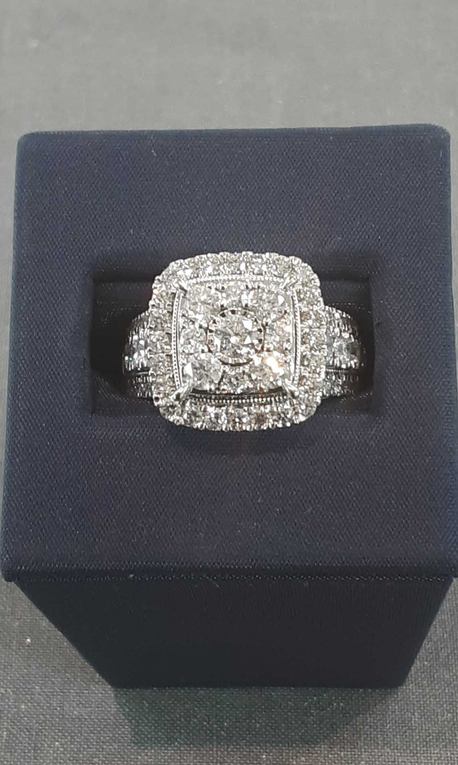Women's Ring - White Gold 10k (.417) 8.4 grams Size 9.5