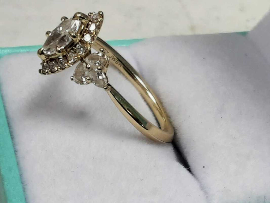 Women's Ring - Yellow Gold 10k (.417) 2.3 grams Size 7.5