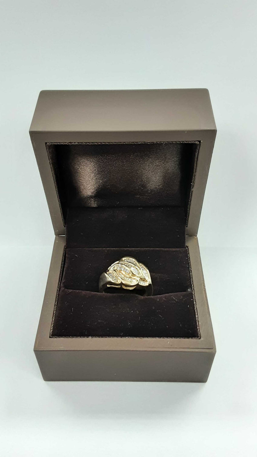 Women's Ring - Yellow Gold 10k (.417) 6.7 grams Size 8