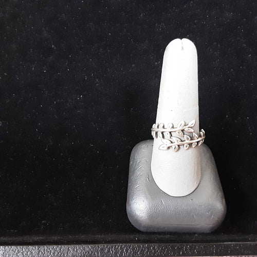 Women's Ring - Silver 3.4 grams Size 10.5