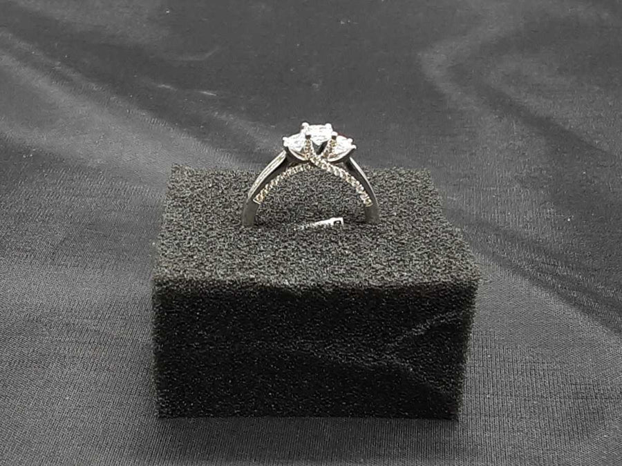 Women's Ring - Solitaire - White Gold 14k (.585) 4 grams Size 8