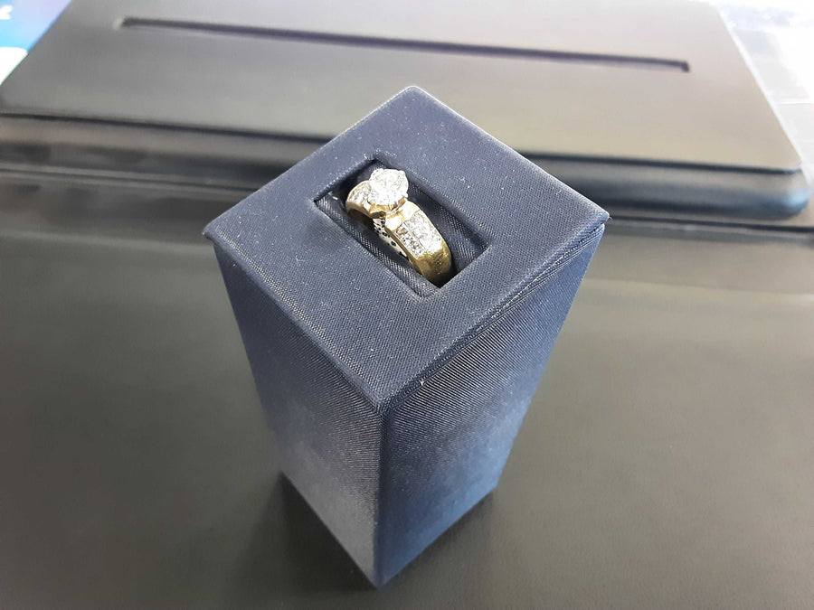 Women's Ring - Yellow Gold 18k (.750) 6.7 grams Size 6