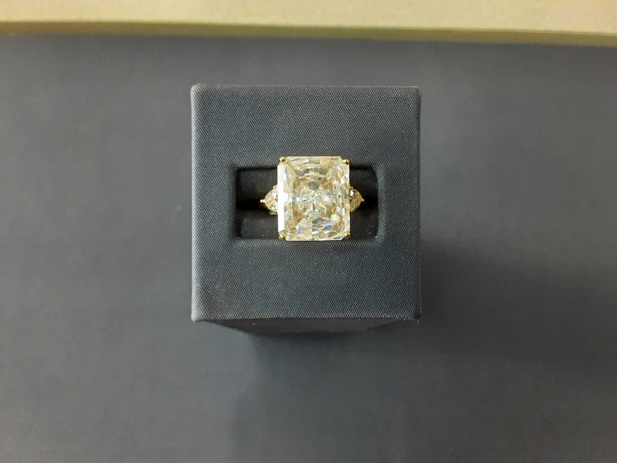 Women's Ring - Yellow Gold 10k (.417) 6.3 grams Size 8.5