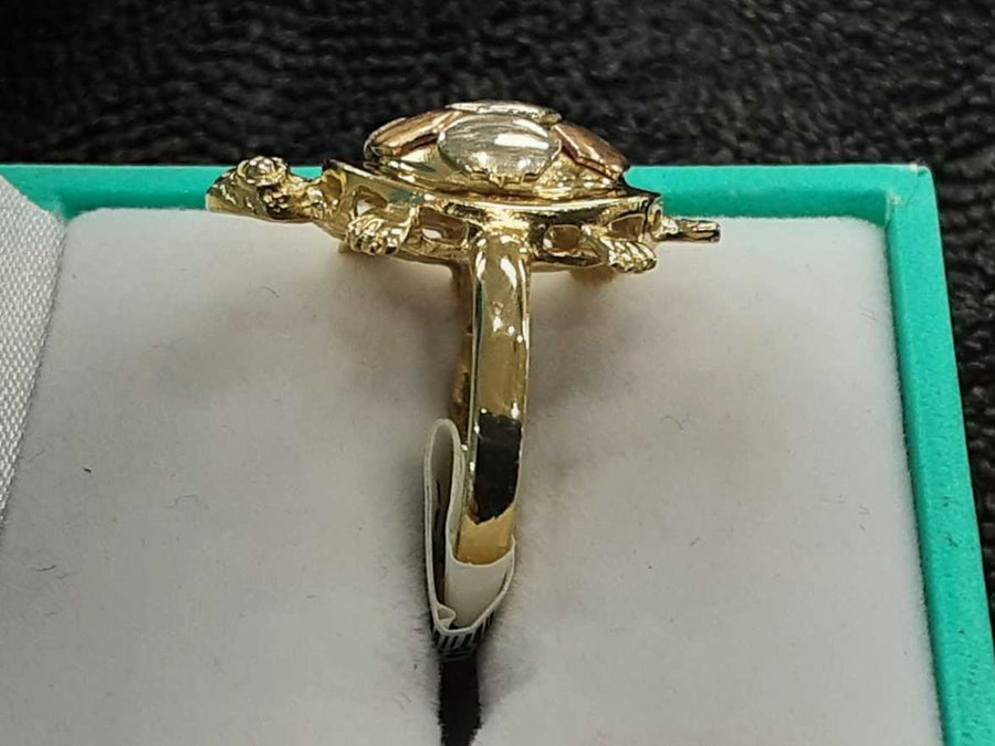 Women's Ring - Yellow Gold 14k (.585) 4.3 grams Size 7