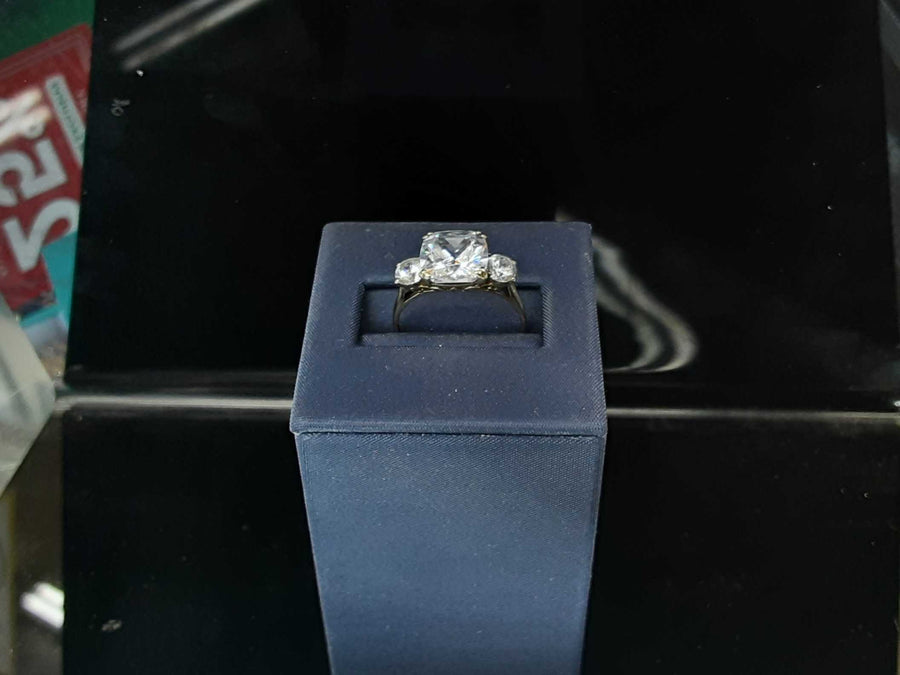 Women's Ring - Solitaire - Yellow Gold 10k (.417) 2.8 grams Size 20