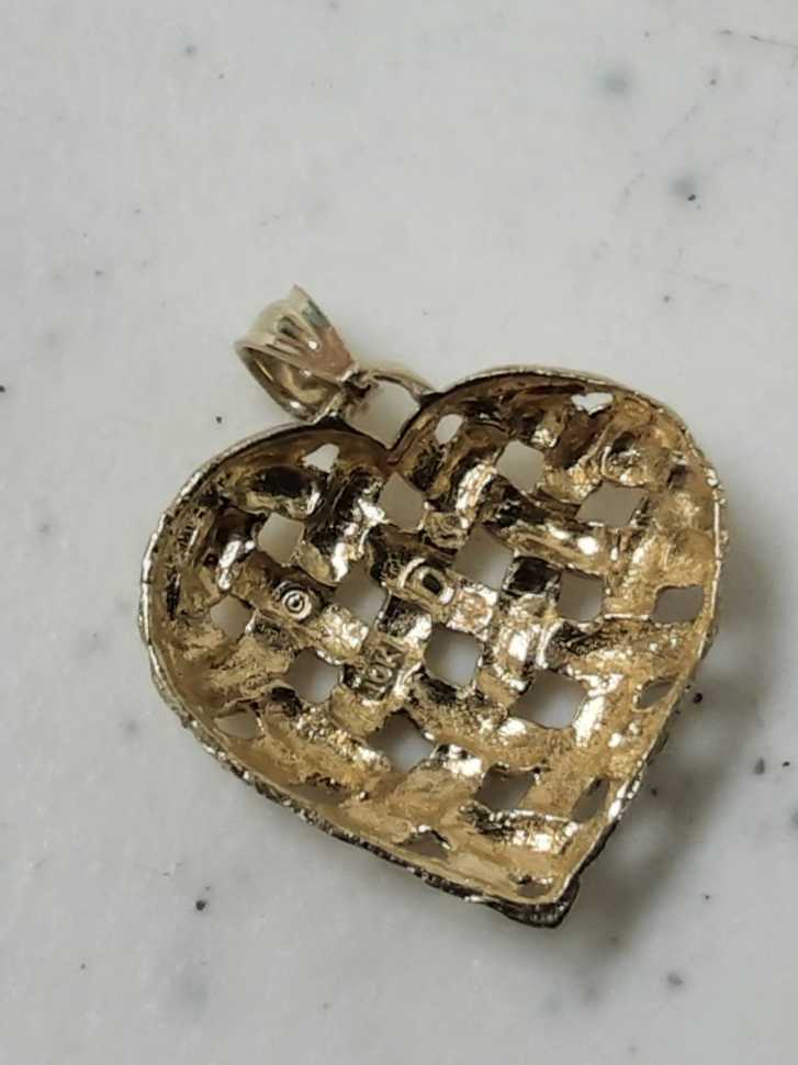 Symbol Pendant - Yellow Gold 10k (.417) 1.4 grams