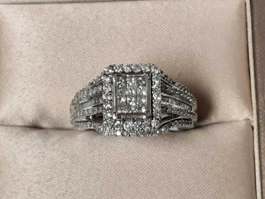 Women's Ring - White Gold 10k (.417) 5.5 grams Size 7.5