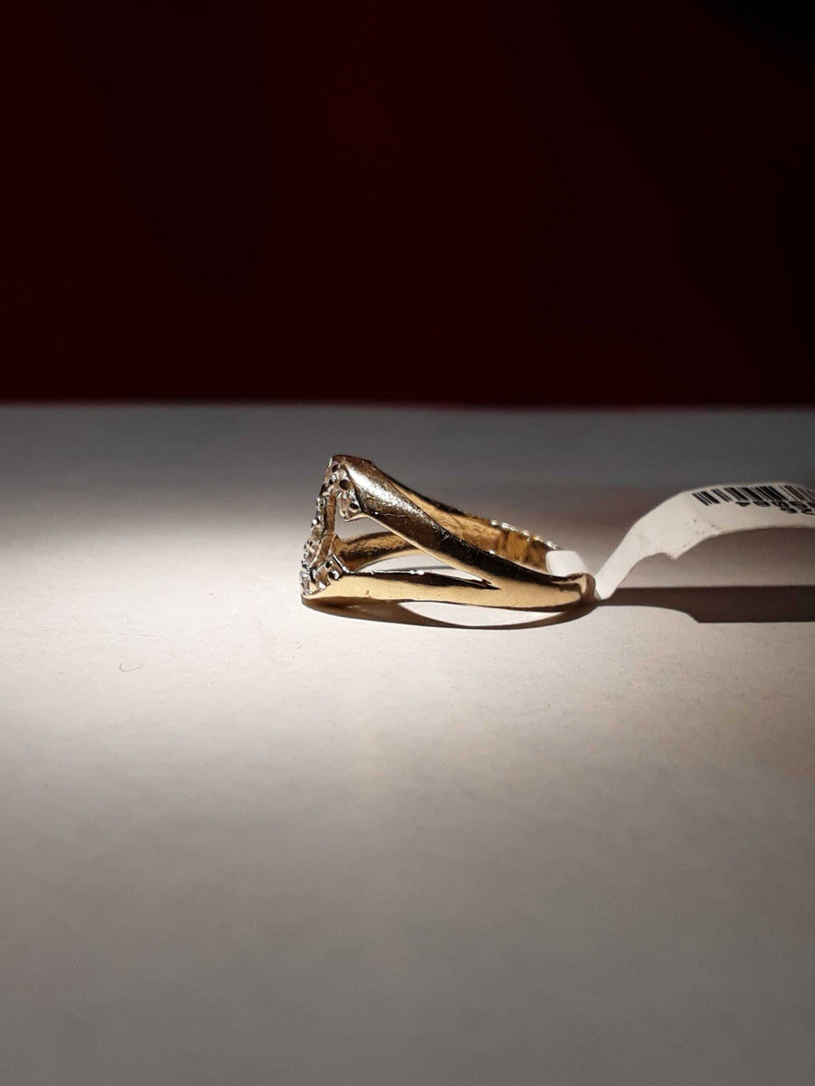 Women's Ring - Yellow Gold 14k (.585) 2.1 grams Size 5.5