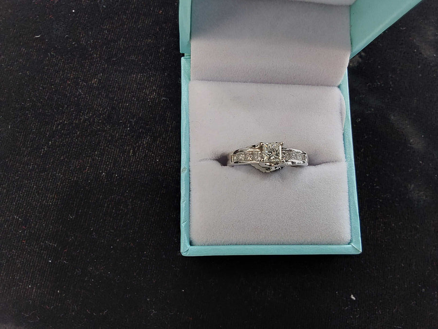 Women's Ring - Solitaire - White Gold 14k (.585) 4.3 grams Size 7.5