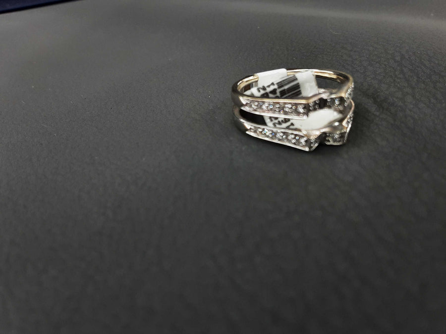 Women's Ring - White Gold 18k (.750) 4.5 grams Size 5