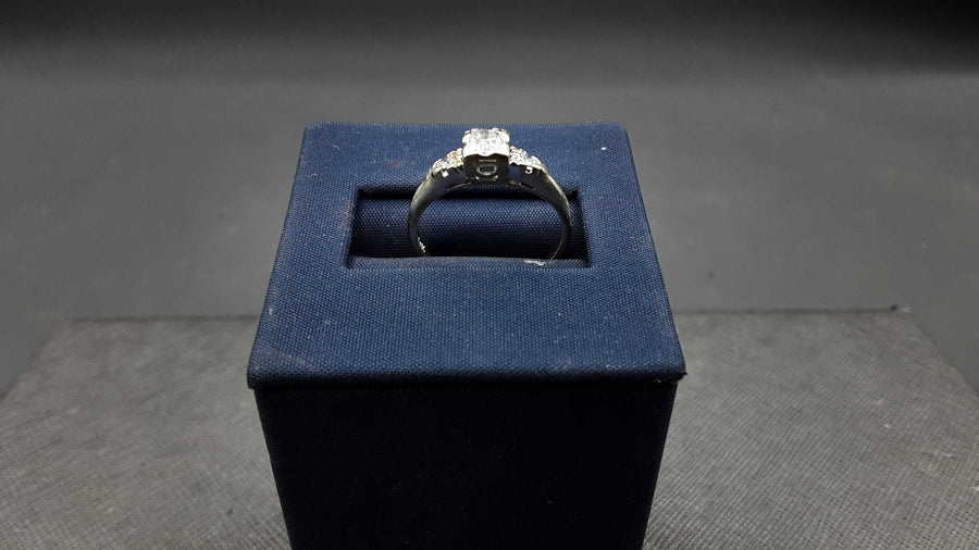 Women's Ring - White Gold 18k (.750) 1.9 grams Size 5