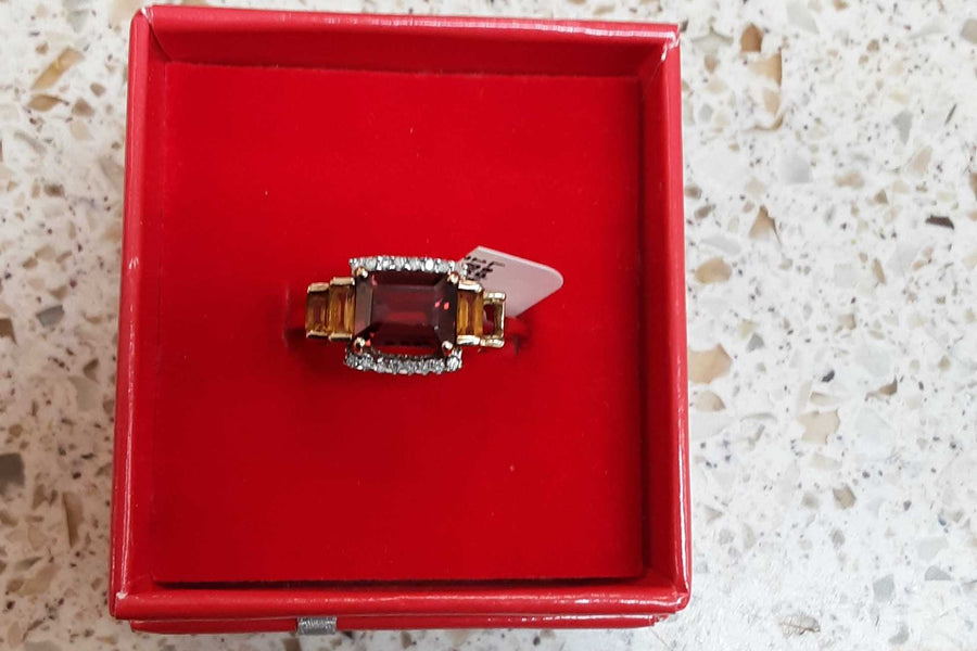 Women's Ring - Yellow Gold 10k (.417) 3.3 grams Size 7.5