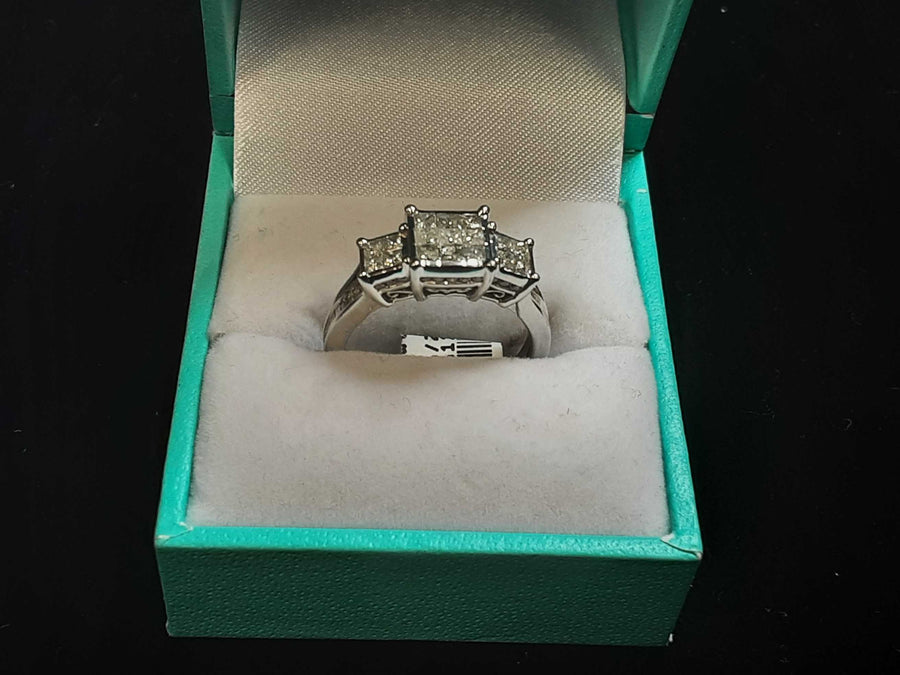 Women's Ring - White Gold 10k (.417) 4.1 grams Size 7.5
