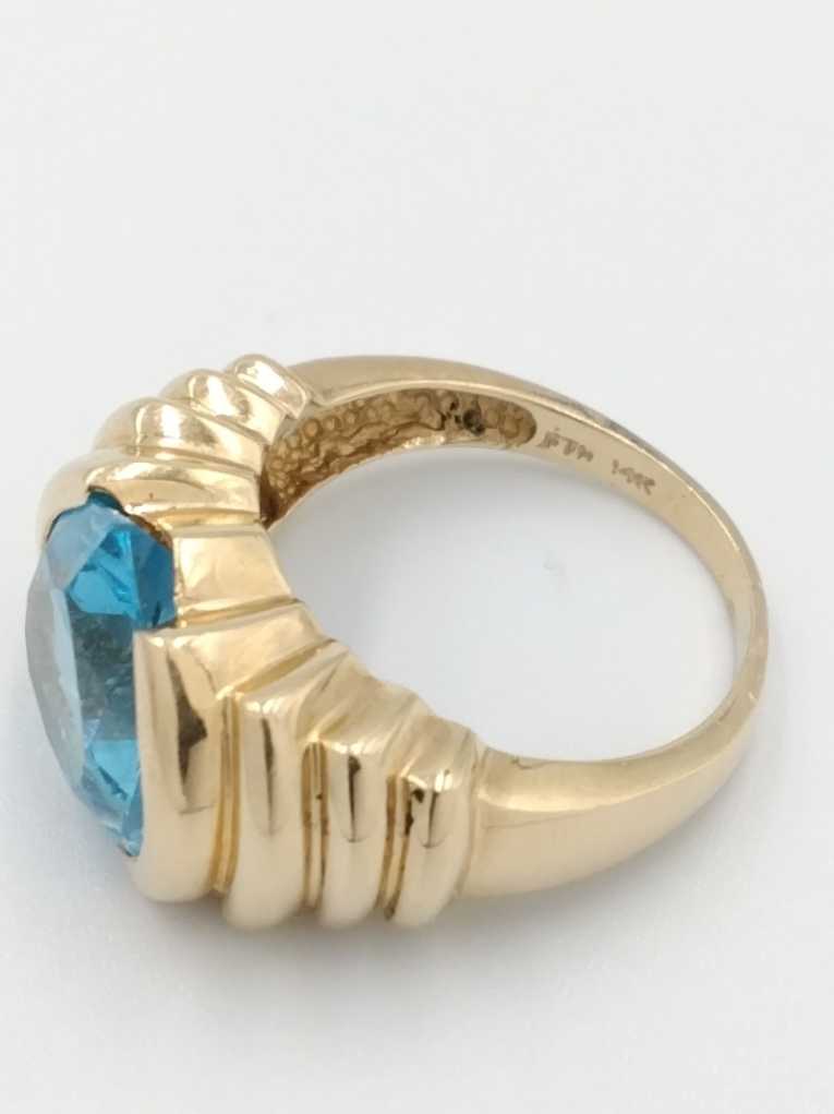 Women's Ring - Solitaire - Yellow Gold 14k (.585) 6.3 grams Size 7