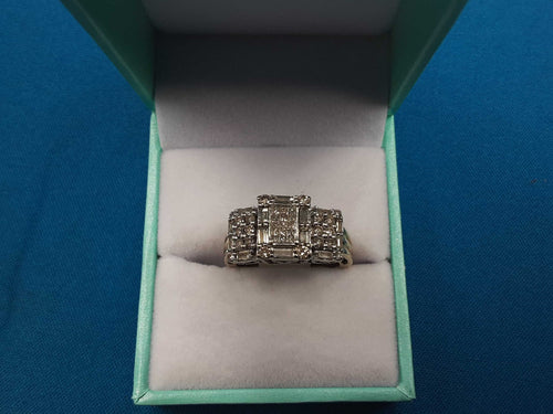 Women's Ring - Yellow Gold 14k (.585) 7 grams Size 7.5