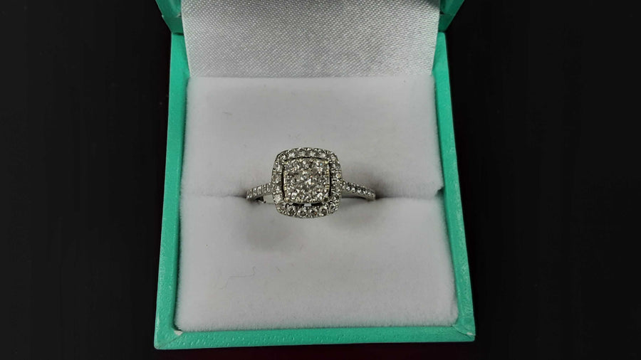 Women's Ring - Solitaire - White Gold 10k (.417) 2.8 grams Size 7