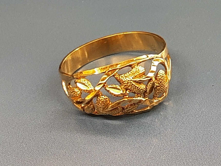 Women's Ring - Yellow Gold 10k (.417) 2.7 grams Size 10.5