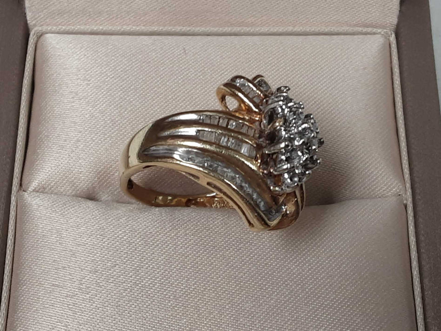 Women's Ring - Yellow Gold 10k (.417) 5.6 grams Size 7.5