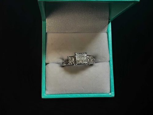 Women's Ring - White Gold 10k (.417) 4.1 grams Size 7.5