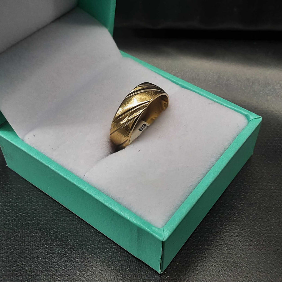 Ring - Wedding Band - Yellow Gold 14k (.585) 3.6 grams Size 6