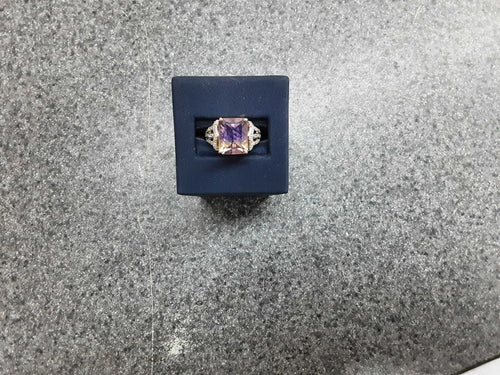 Women's Ring - Yellow Gold 10k (.417) 4.4 grams Size 7.5