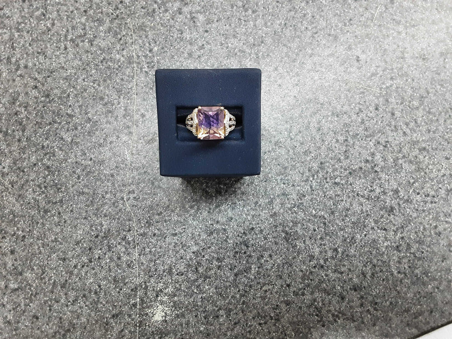 Women's Ring - Yellow Gold 10k (.417) 4.4 grams Size 7.5