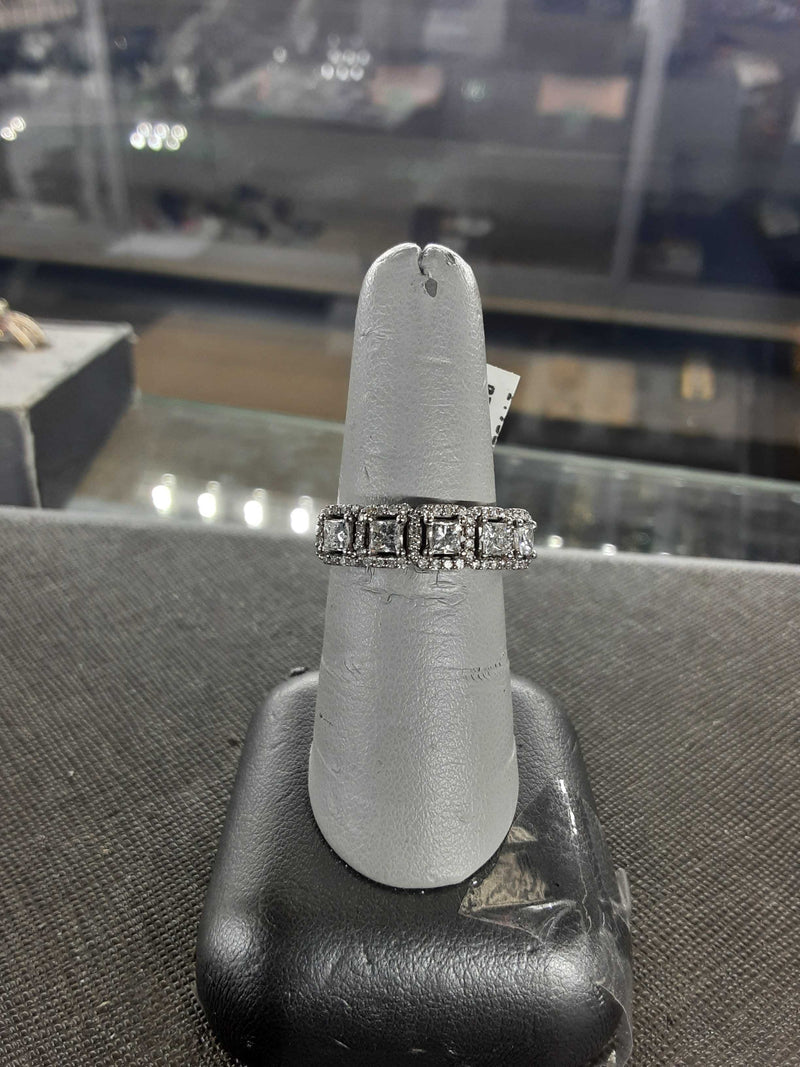 Lady's Ring - Cluster White Gold 14k (.585) 4.8 grams Size 7.5