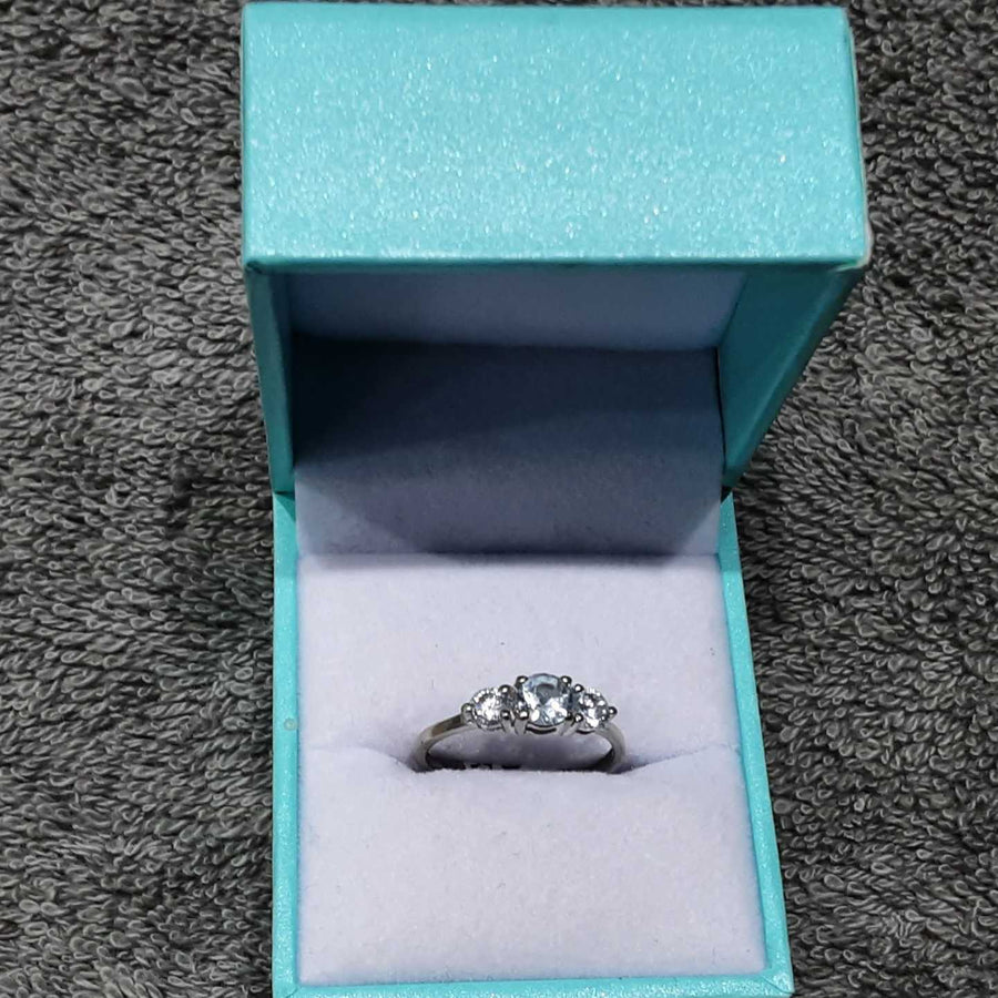 Women's Ring - White Gold 10k (.417) 1.5 grams Size 6