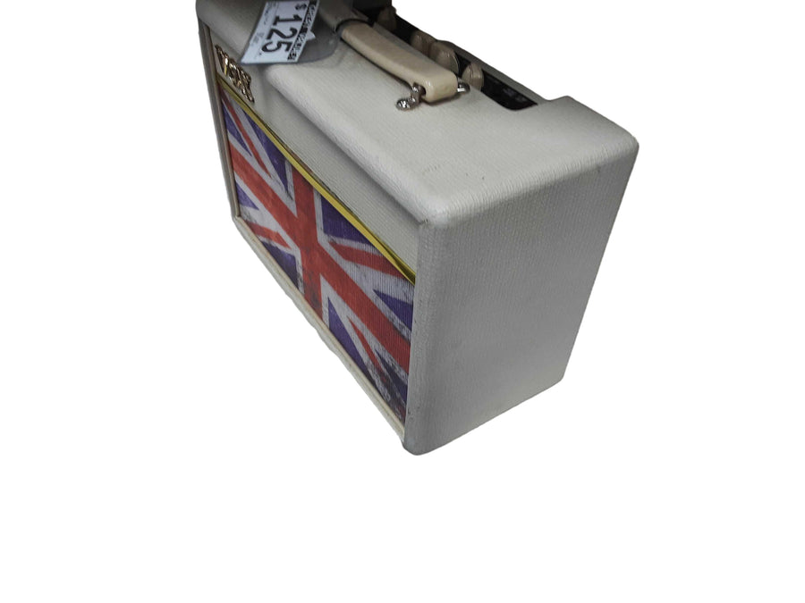 Vox U9106 White Guitar Amplifier