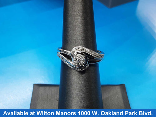 Women's Ring - Silver 3.4 grams Size 7