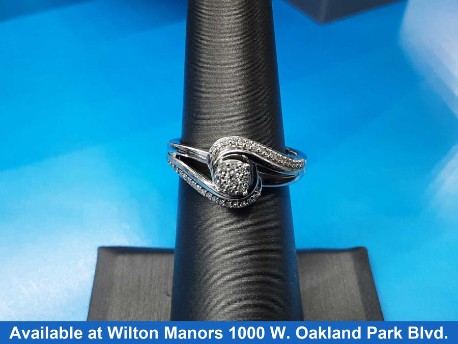 Women's Ring - Silver 3.4 grams Size 7