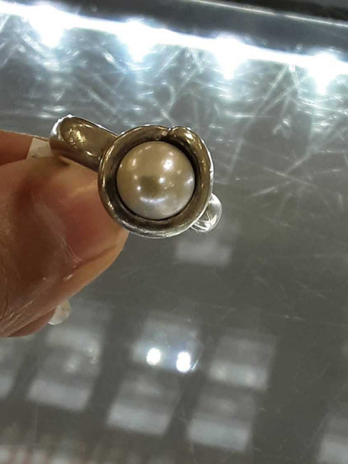 Women's Ring - Silver 9 grams Size 7.5