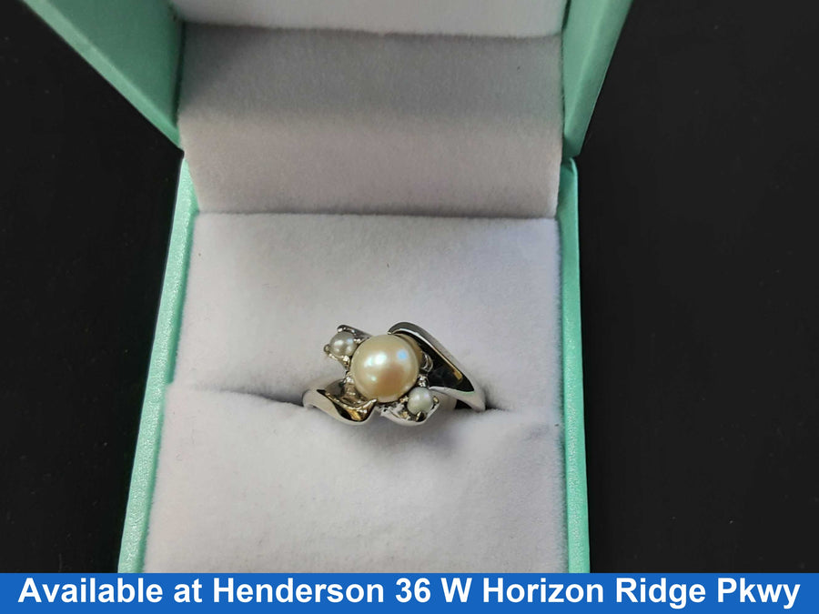 Women's Ring - Yellow Gold 14k (.585) 3.5 grams Size 5.5