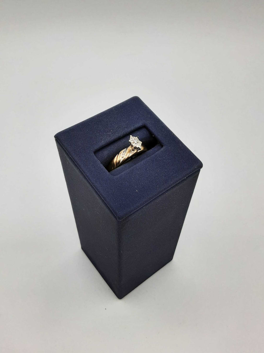 Women's Ring - Solitaire - Yellow Gold 10k (.417) 2.1 grams Size 7