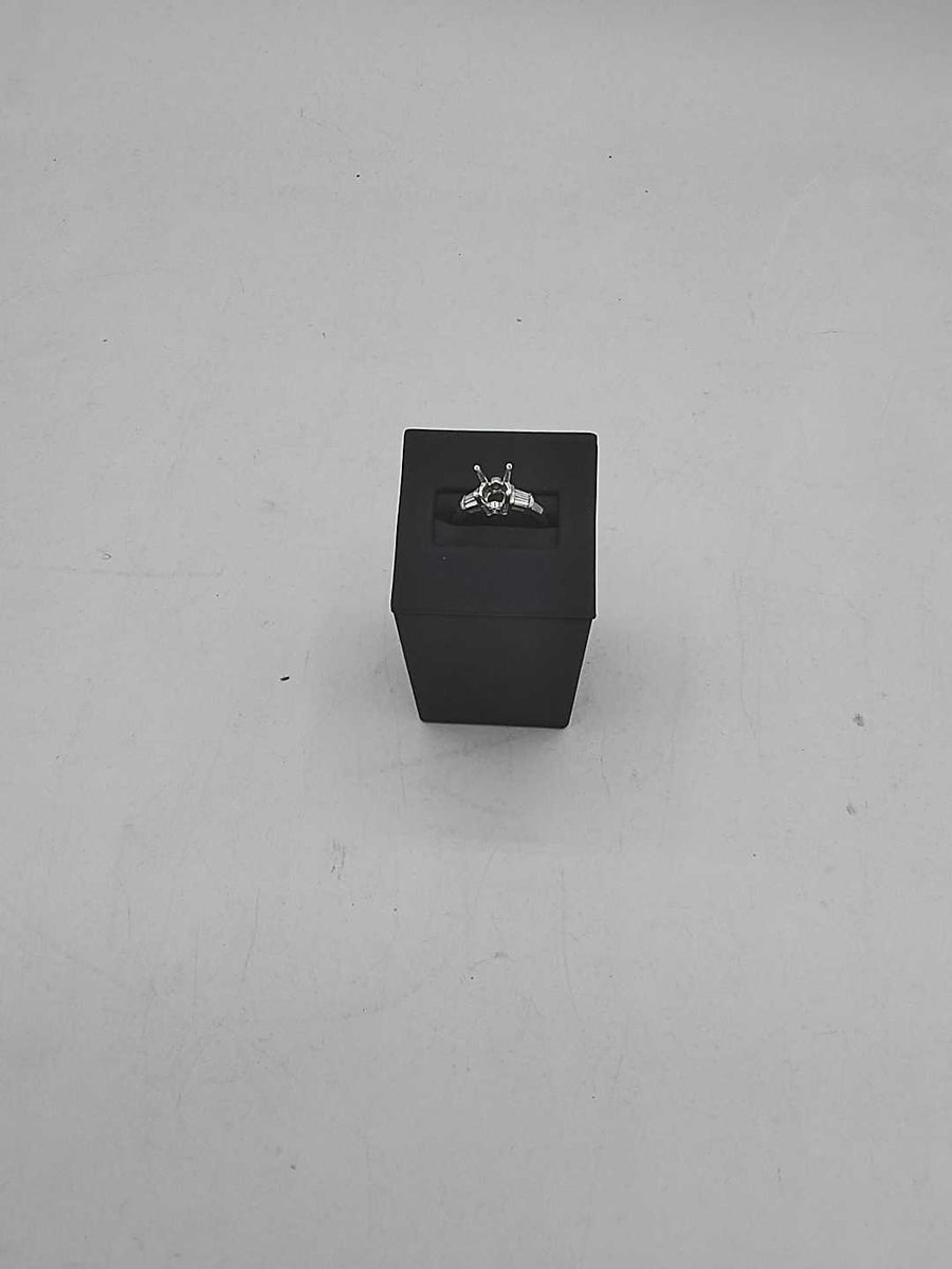 Women's Ring - Solitaire - White Gold 14k (.585) 4.2 grams Size 4