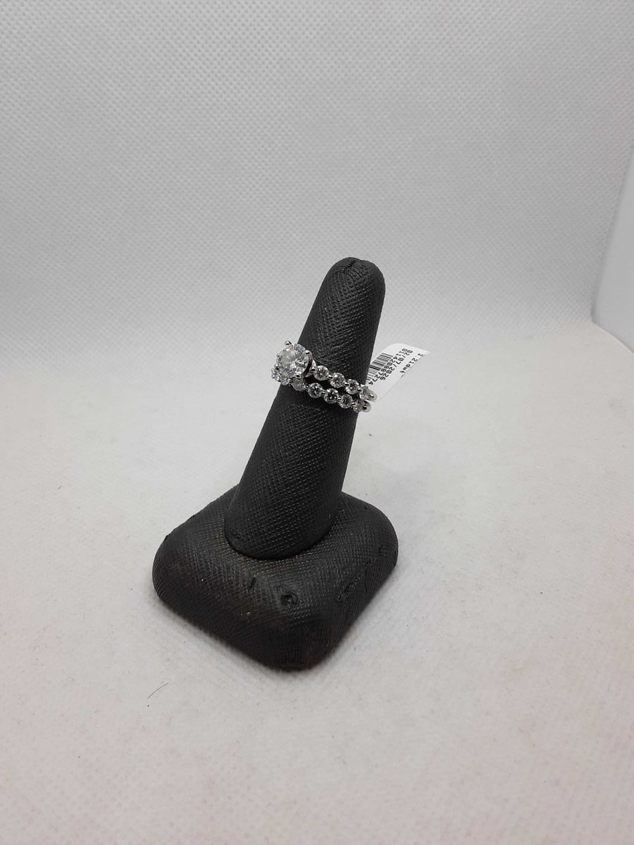 Women's Ring - White Gold 14k (.585) 6.4 grams Size 7