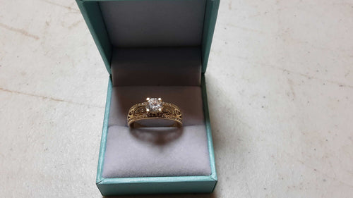 Women's Ring - Solitaire - Yellow Gold 10k (.417) 2.7 grams Size 9