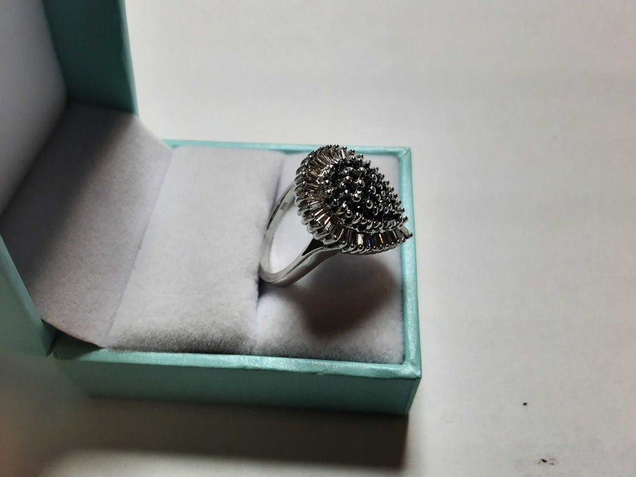 Women's Ring - White Gold 10k (.417) 6.6 grams Size 7.5