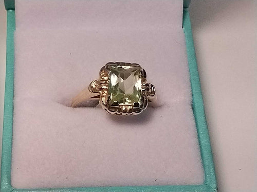 Women's Ring - Yellow Gold 10k (.417) 2.8 grams Size 8.5