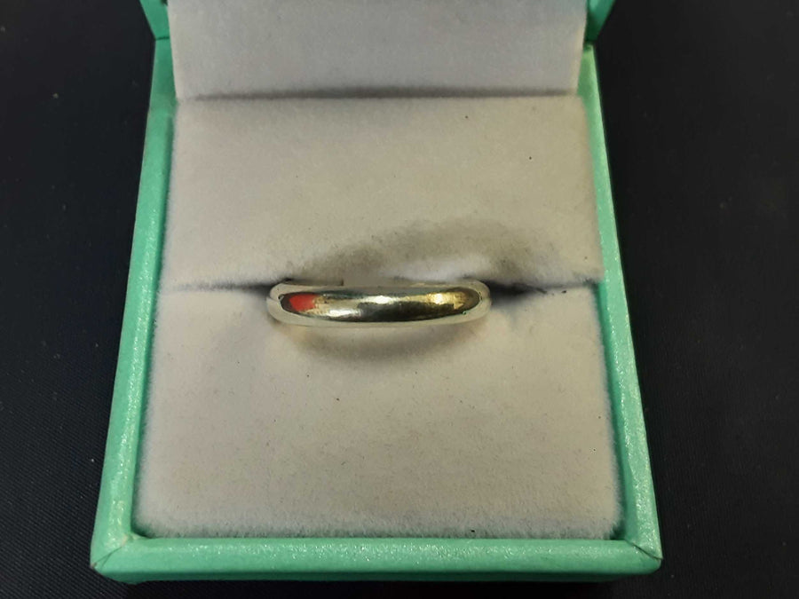 Ring - Wedding Band - Silver 2.7 grams Size 6