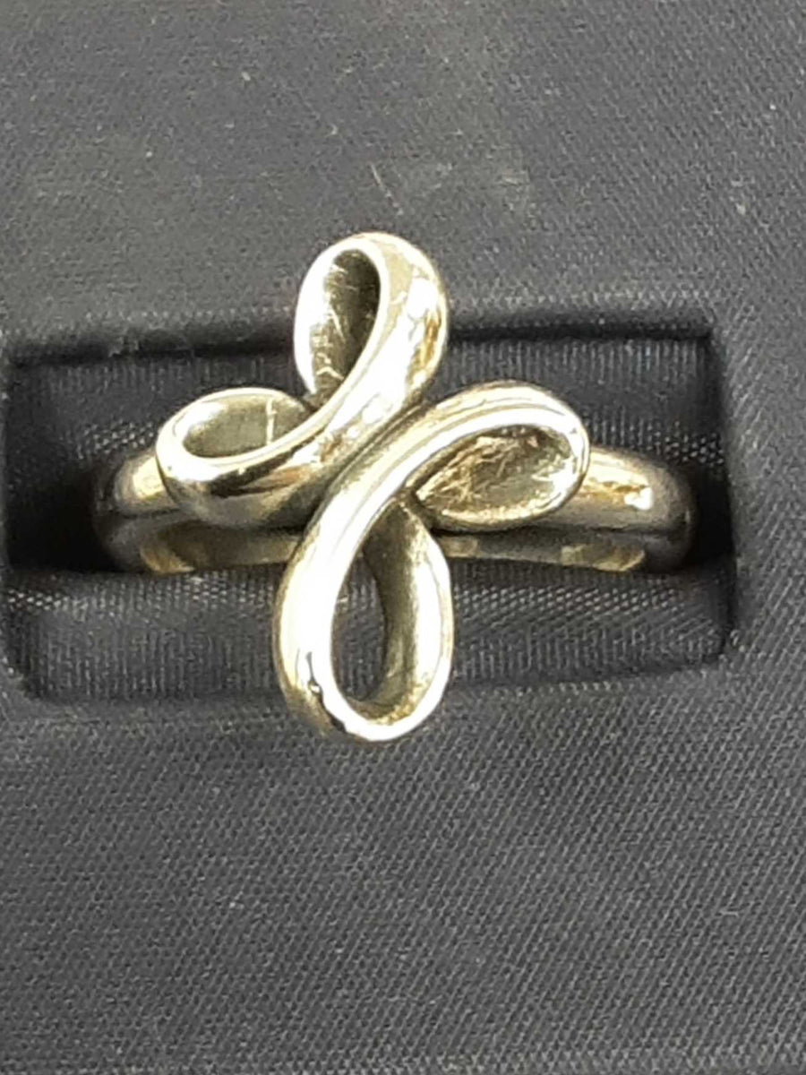 Women's Ring - Silver 5.4 grams Size 8