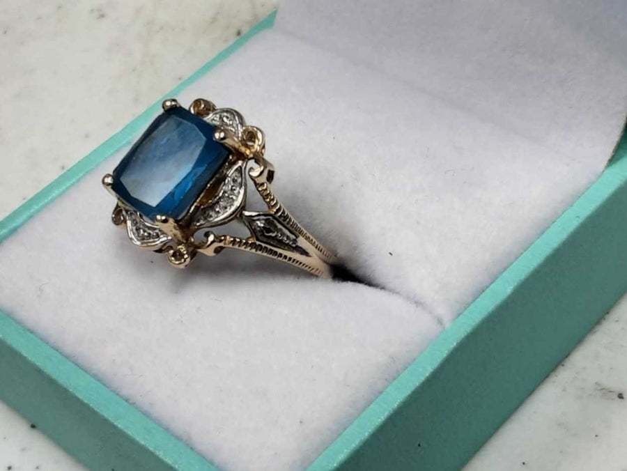 Women's Ring - Yellow Gold 10k (.417) 3.3 grams Size 7.5