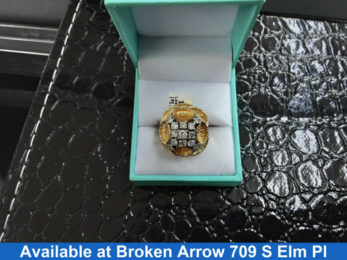 Women's Ring - Yellow Gold 18k (.750) 16.2 grams Size 9